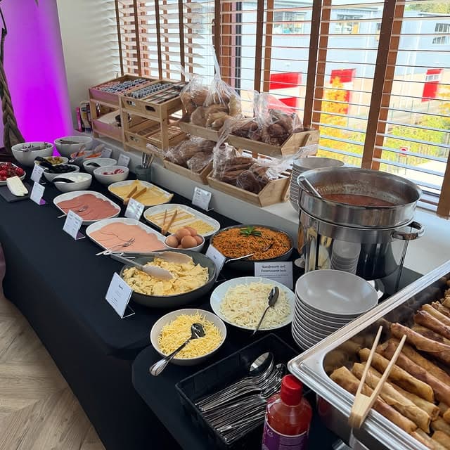 Buffet met hapjes en culinaire details